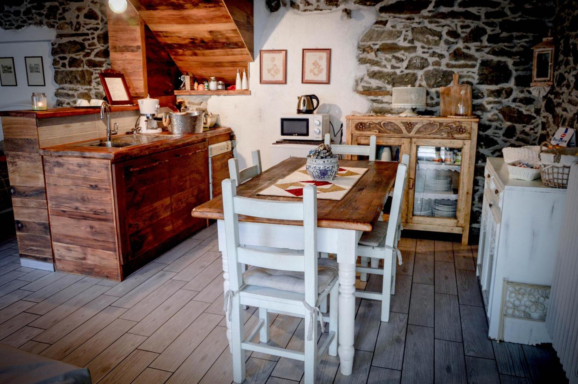 Chalet In Pietra E Legno Con Caminetto Inverso Pinasca Luaran gambar